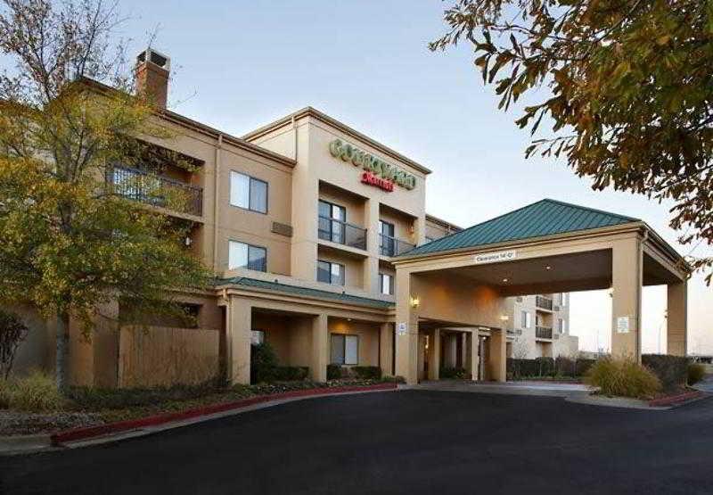 Courtyard By Marriott Tulsa Central Zewnętrze zdjęcie