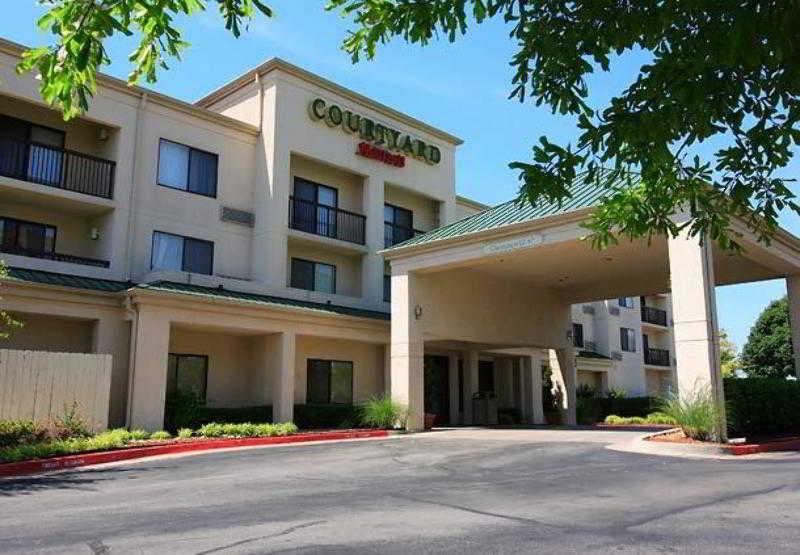 Courtyard By Marriott Tulsa Central Zewnętrze zdjęcie