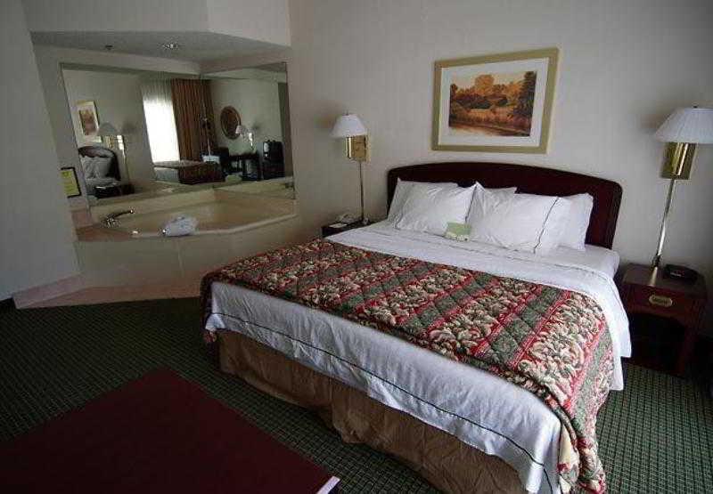 Courtyard By Marriott Tulsa Central Zewnętrze zdjęcie