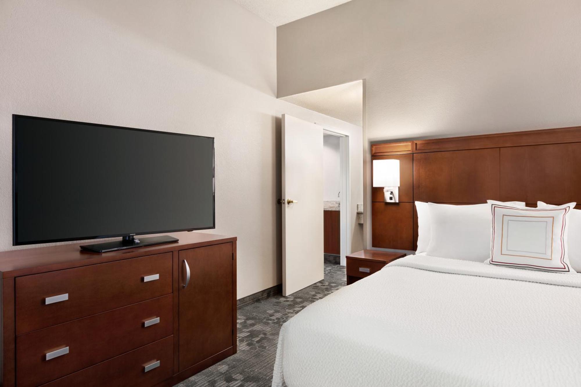 Courtyard By Marriott Tulsa Central Zewnętrze zdjęcie