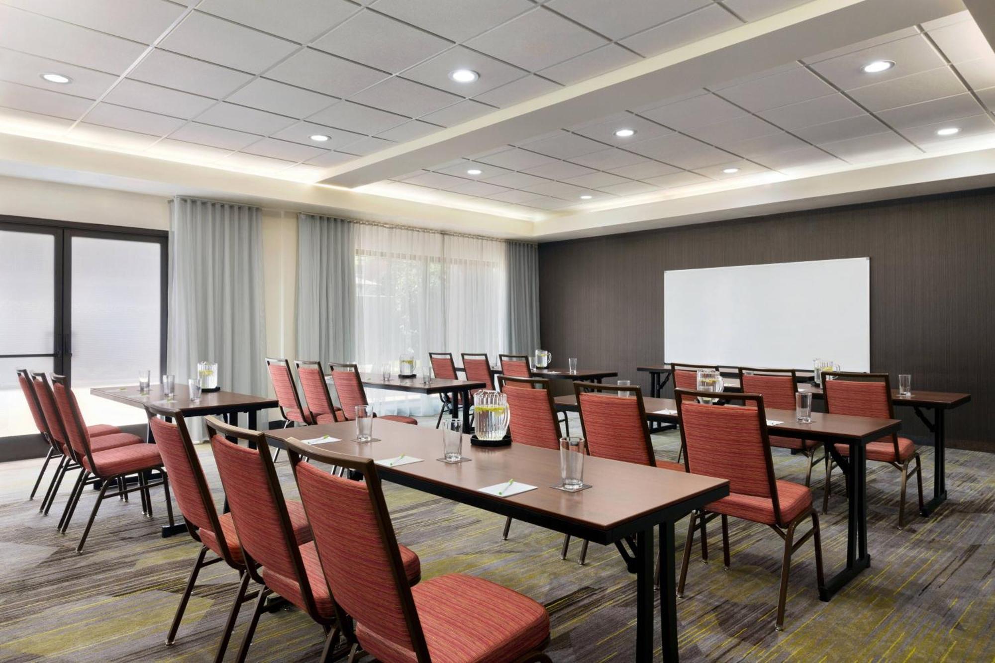 Courtyard By Marriott Tulsa Central Zewnętrze zdjęcie