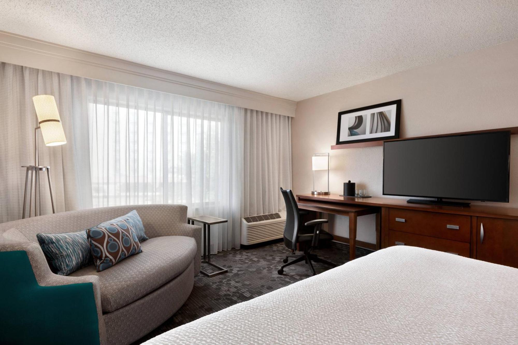 Courtyard By Marriott Tulsa Central Zewnętrze zdjęcie
